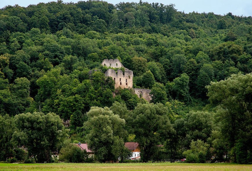 Wallanlage Alt-Hayingen, Germany